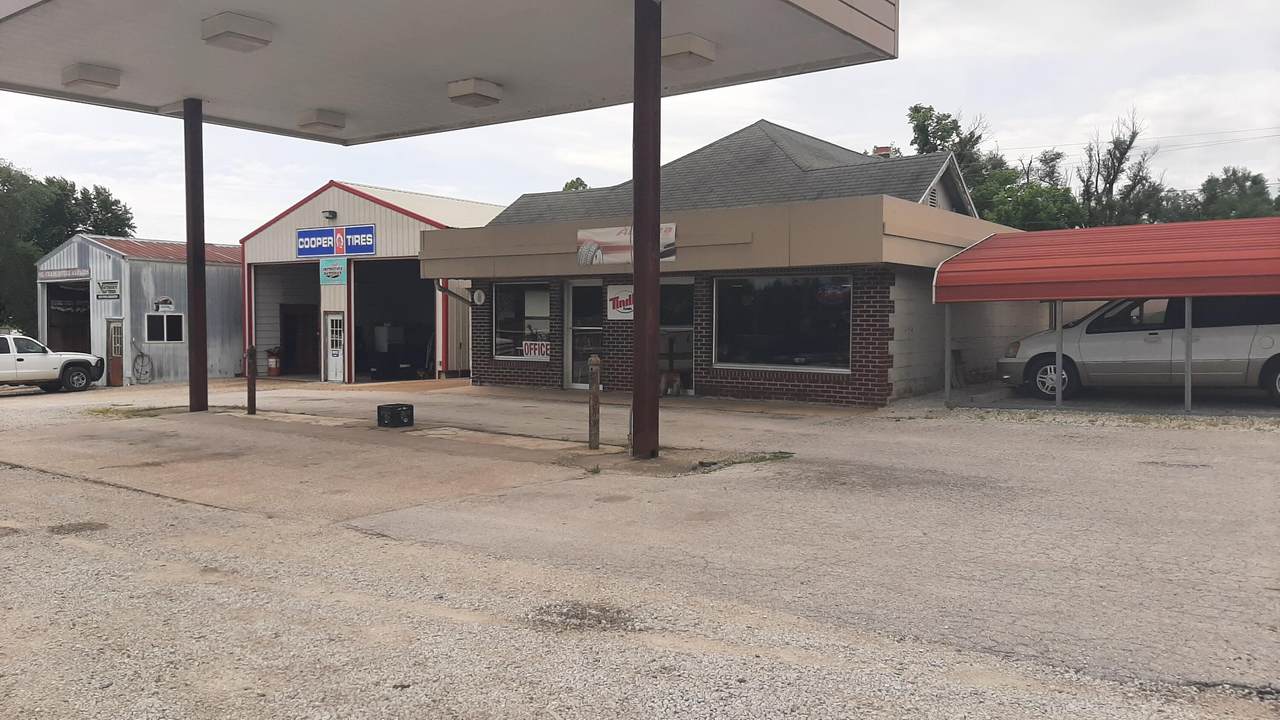 19090 Us 54 Highway - Photo 1