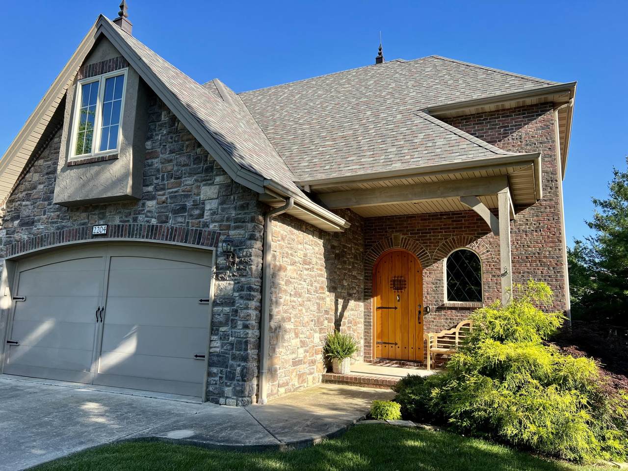 2204 Glen Gary Court - Photo 1
