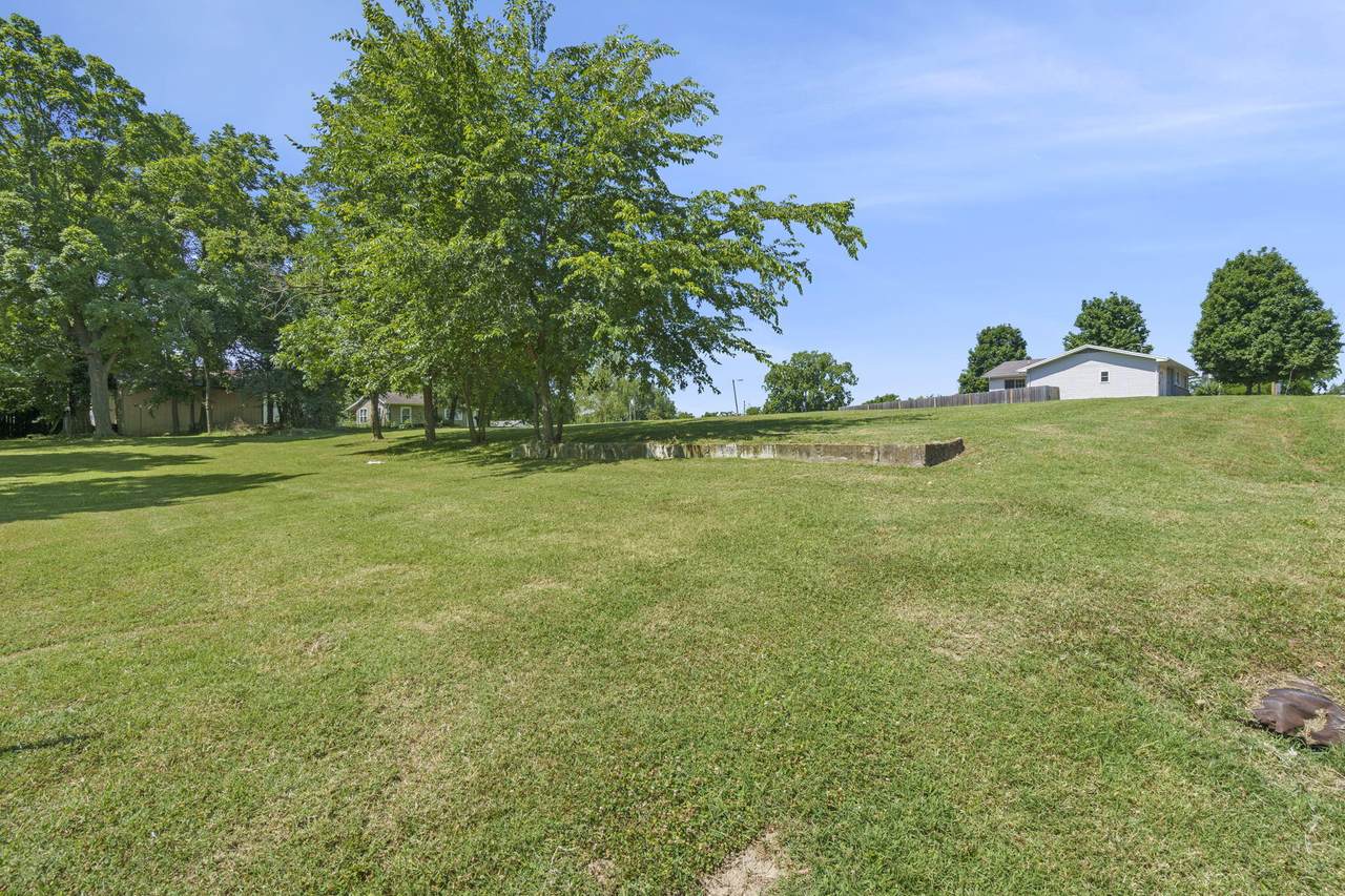 616 College Street - Photo 1