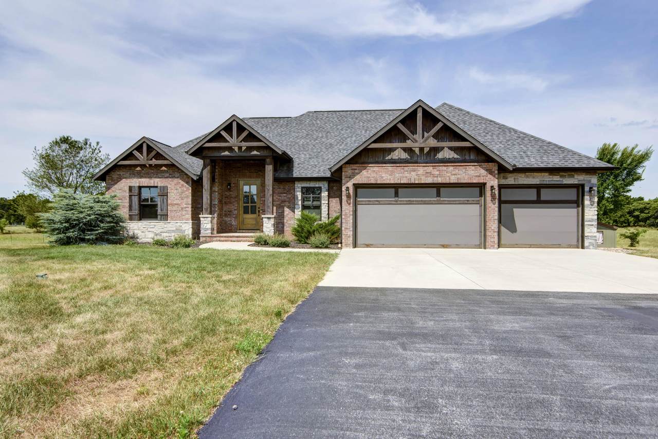 1439 Robinson Road - Photo 1