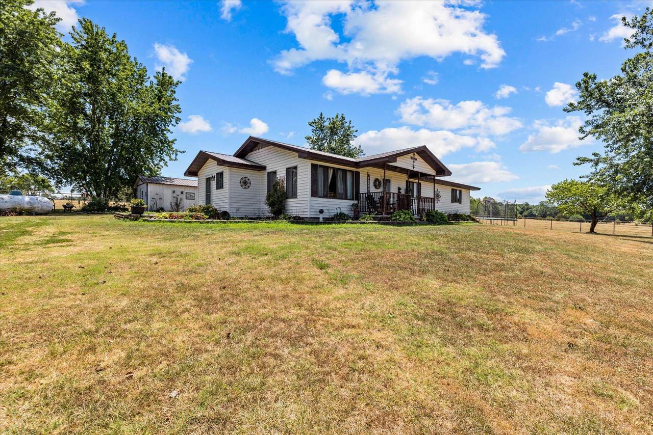 4003 Farm Road 2162 - Photo 1