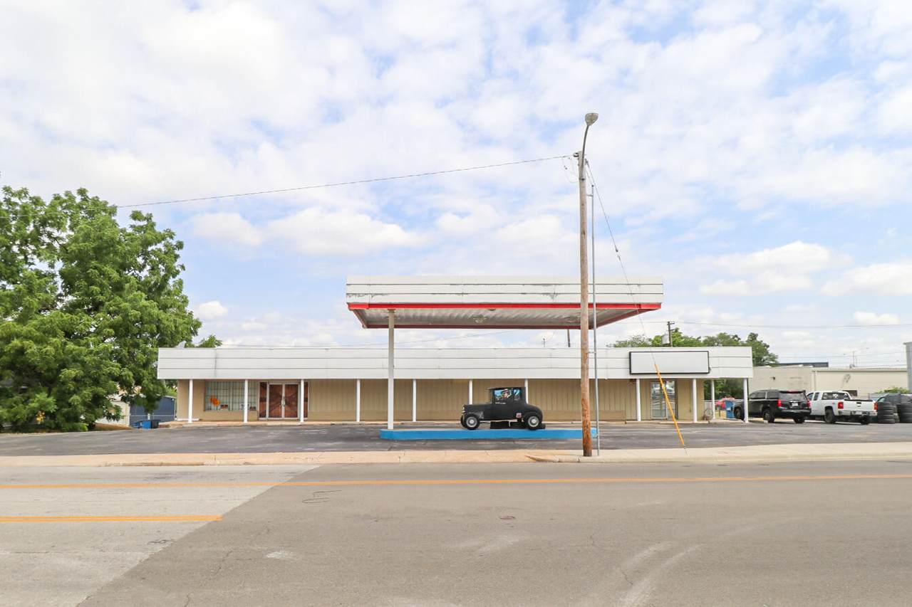 715 College Street - Photo 1