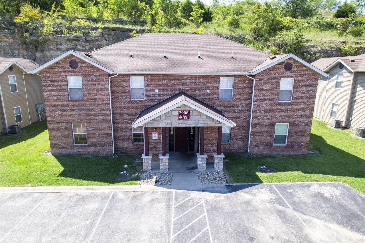 2906 Vineyards Parkway - Photo 1