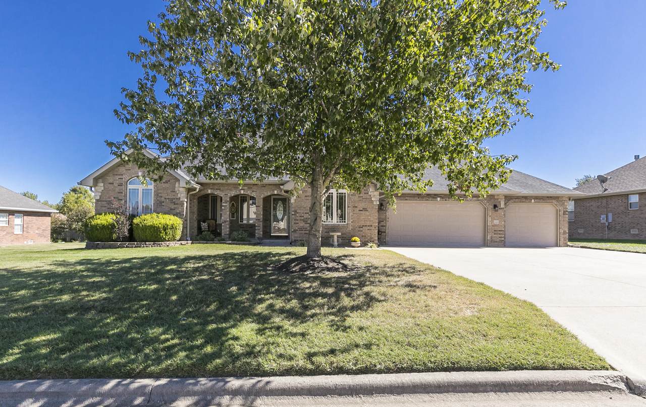 1600 Village Lane - Photo 1