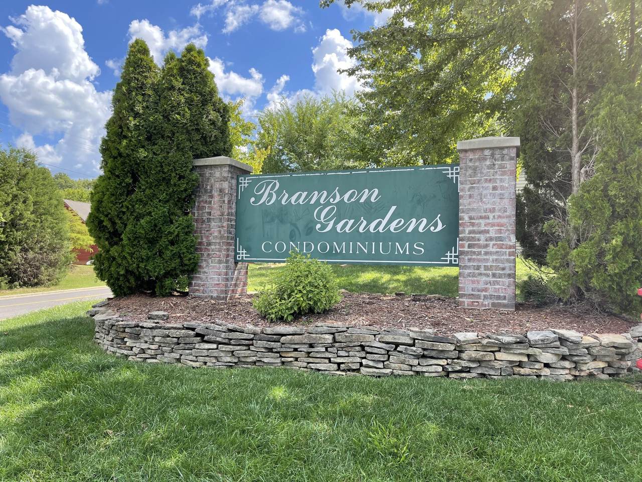 105 Garden Circle - Photo 1