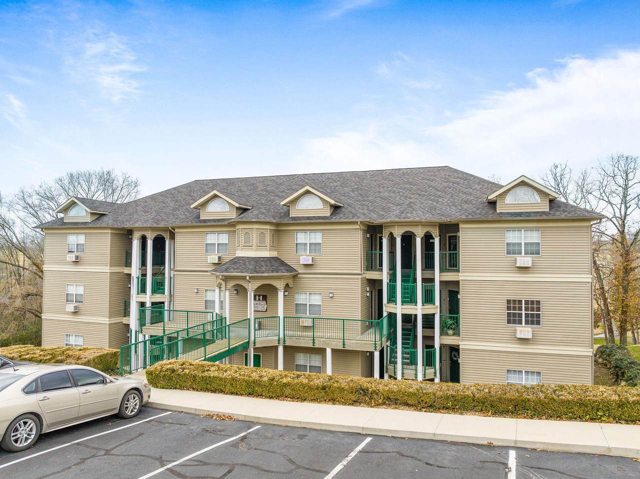 813 Holiday Ridge - Photo 1