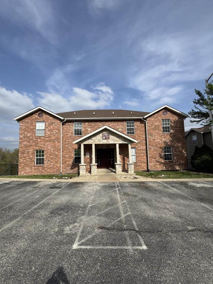 2901 Vineyards Parkway - Photo 1