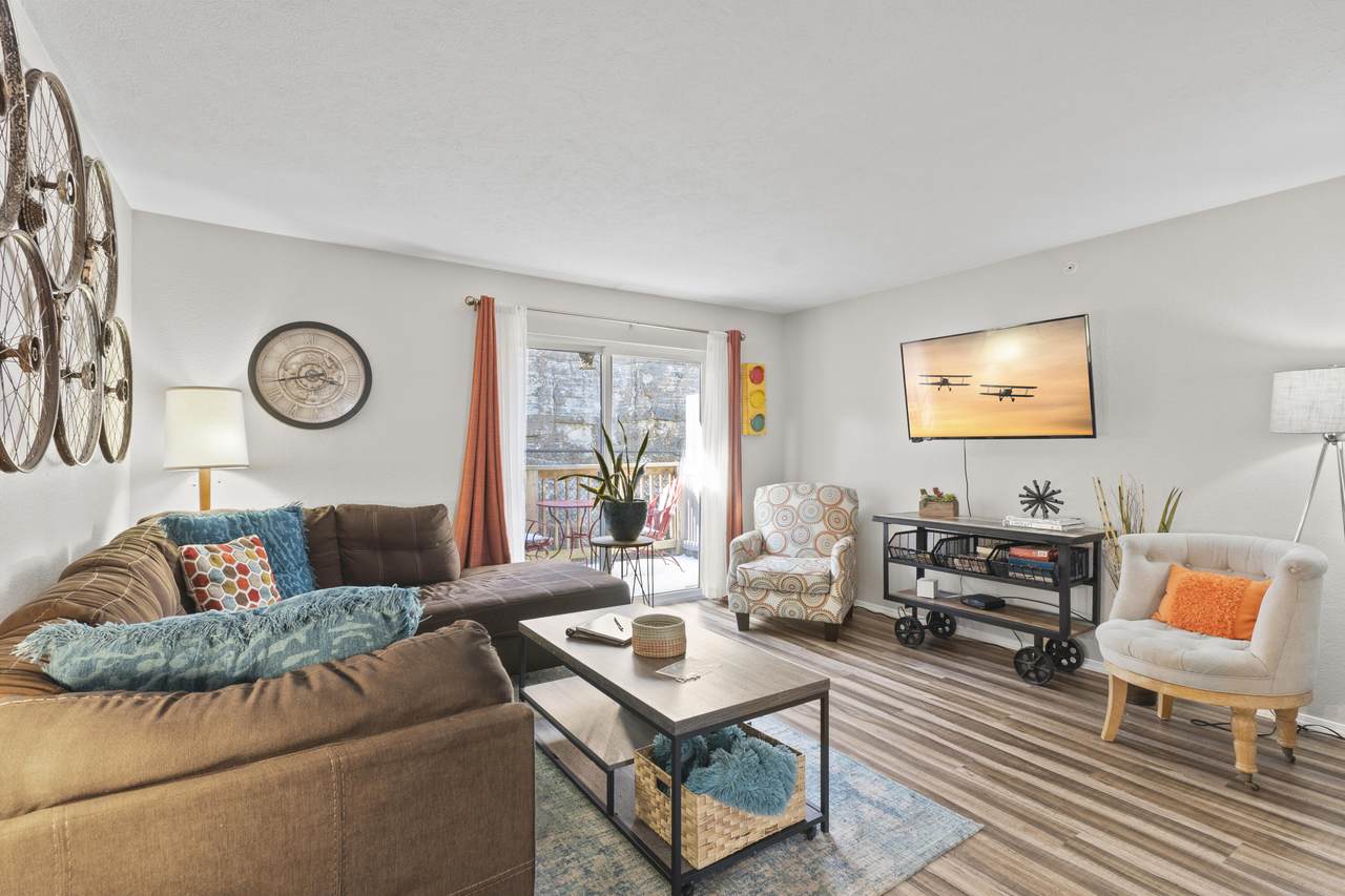 2906 Vineyards Parkway - Photo 1