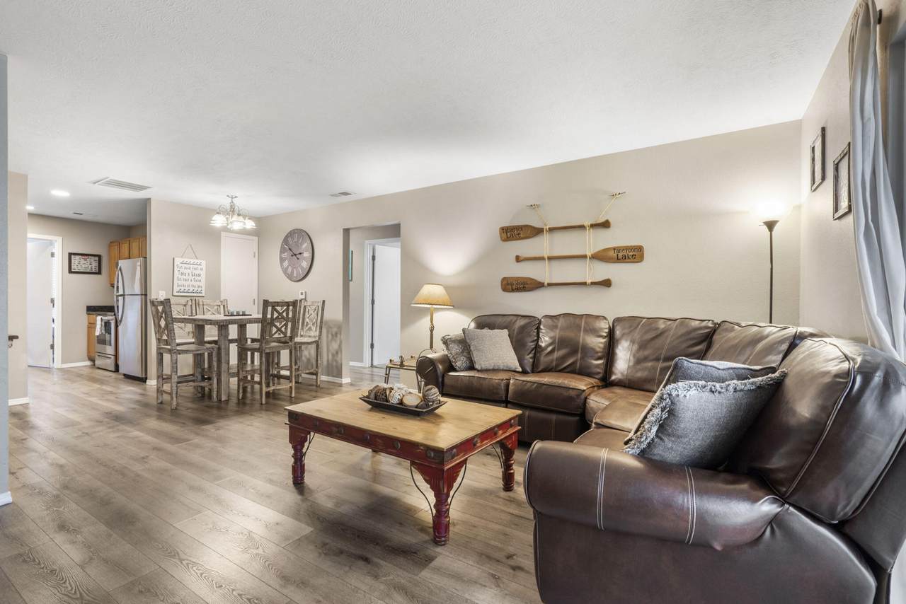 2910 Vineyards Parkway - Photo 1