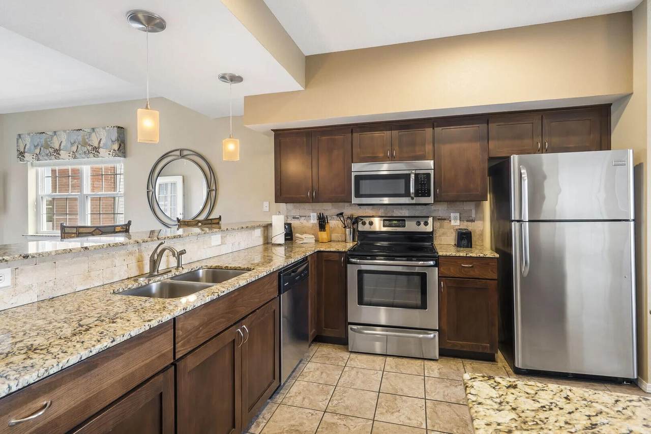 2800 Green Mountain Drive - Photo 1
