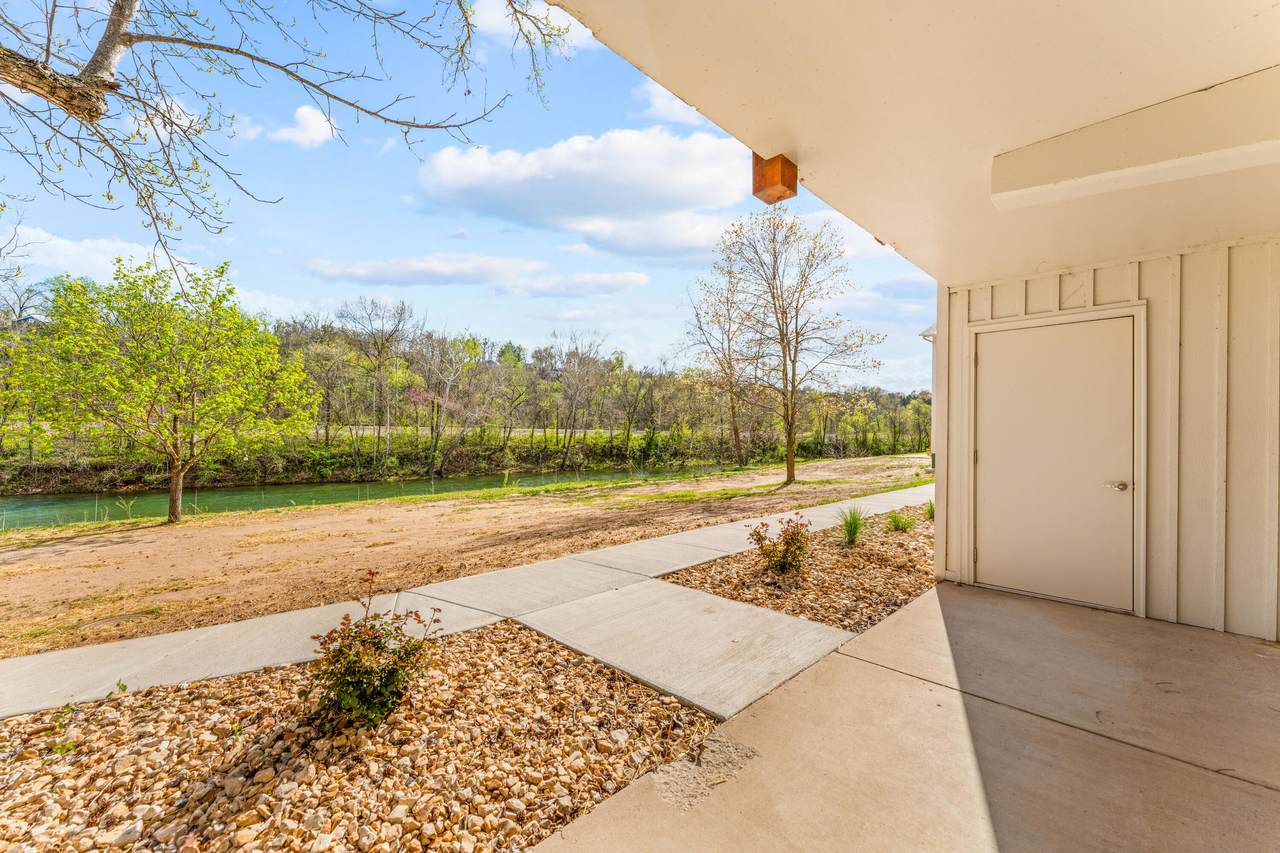 403 Veterans Boulevard - Photo 1