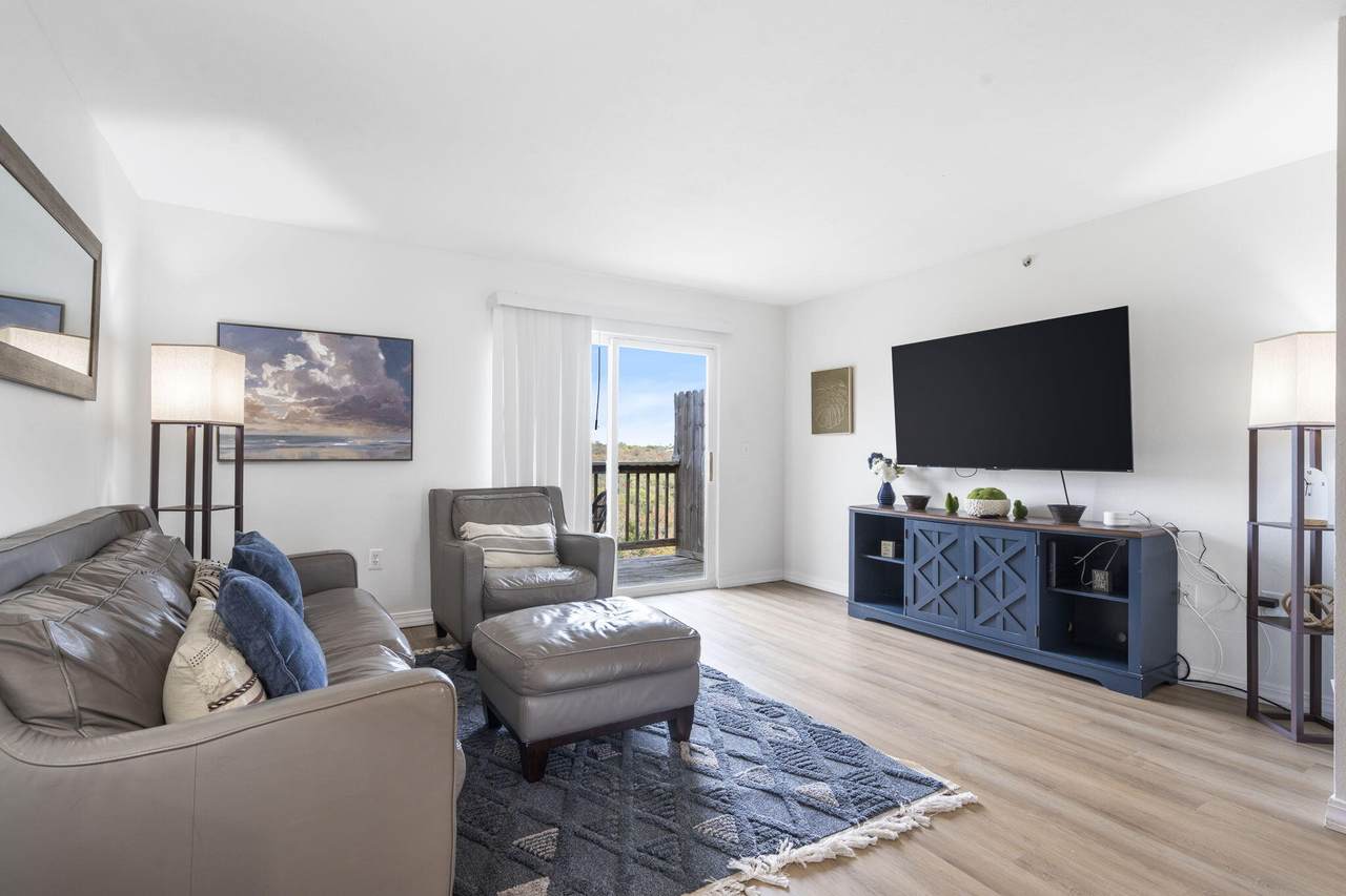 2950 Vineyards Parkway - Photo 1