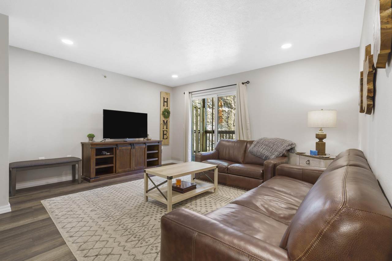 2964 Vineyards Parkway - Photo 1