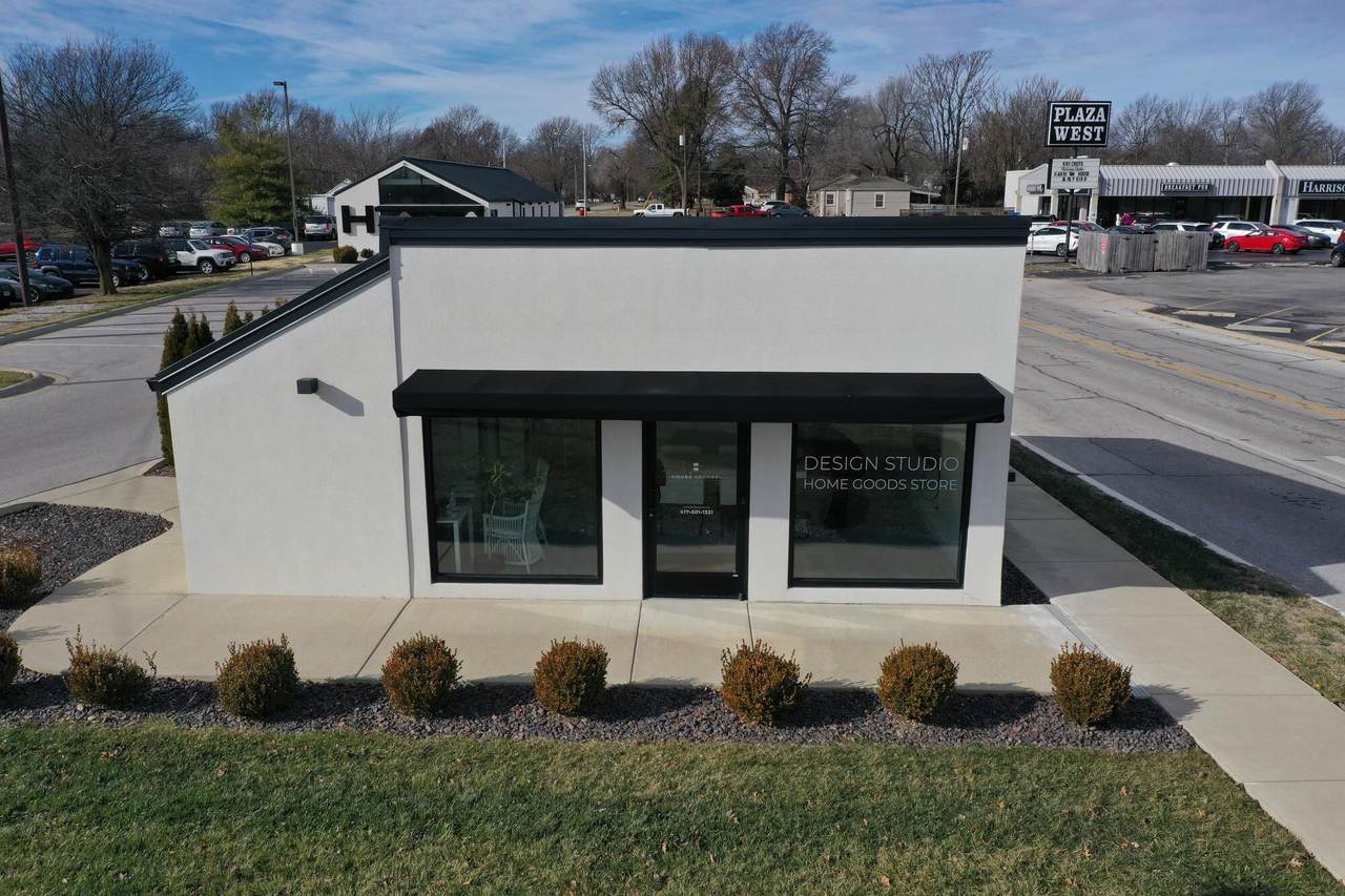 1959 Glenstone Avenue - Photo 1