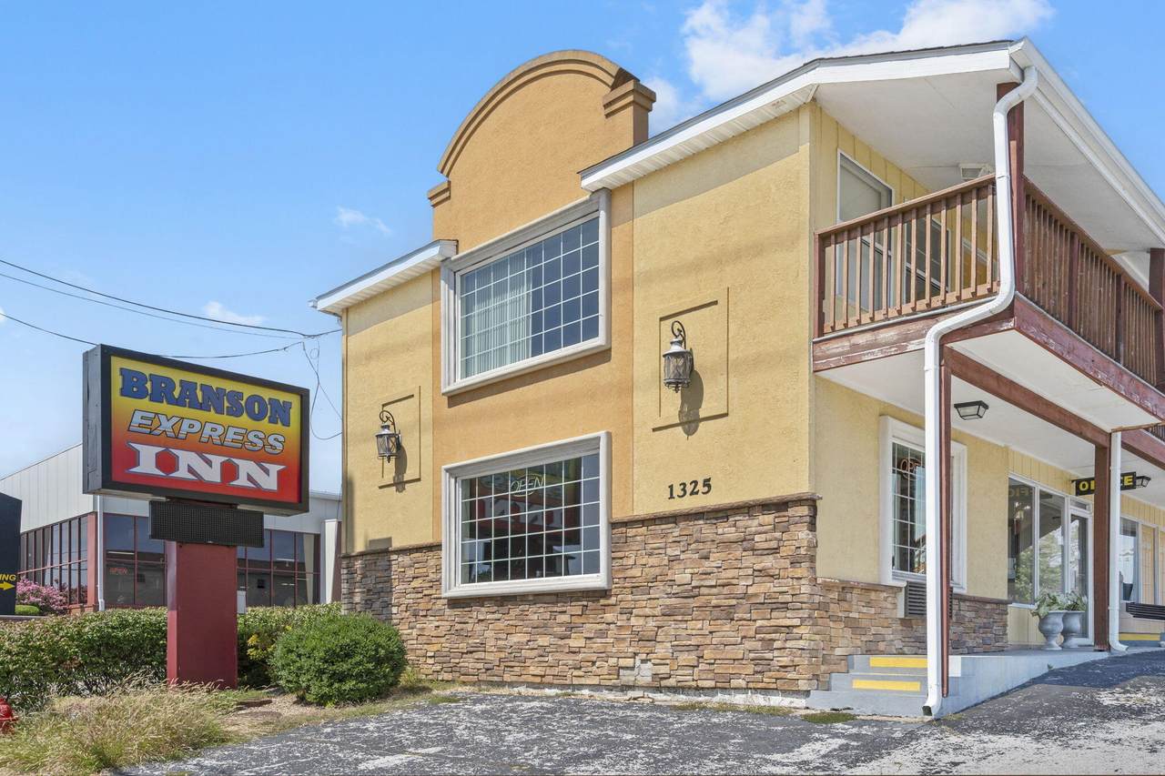 1325 76 Country Boulevard - Photo 1