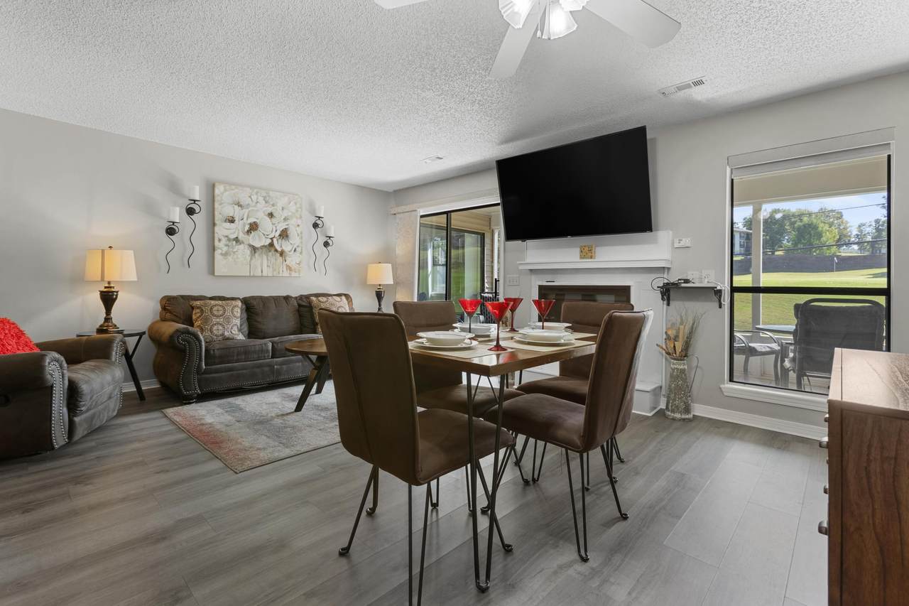 302 Turnberry Drive - Photo 1