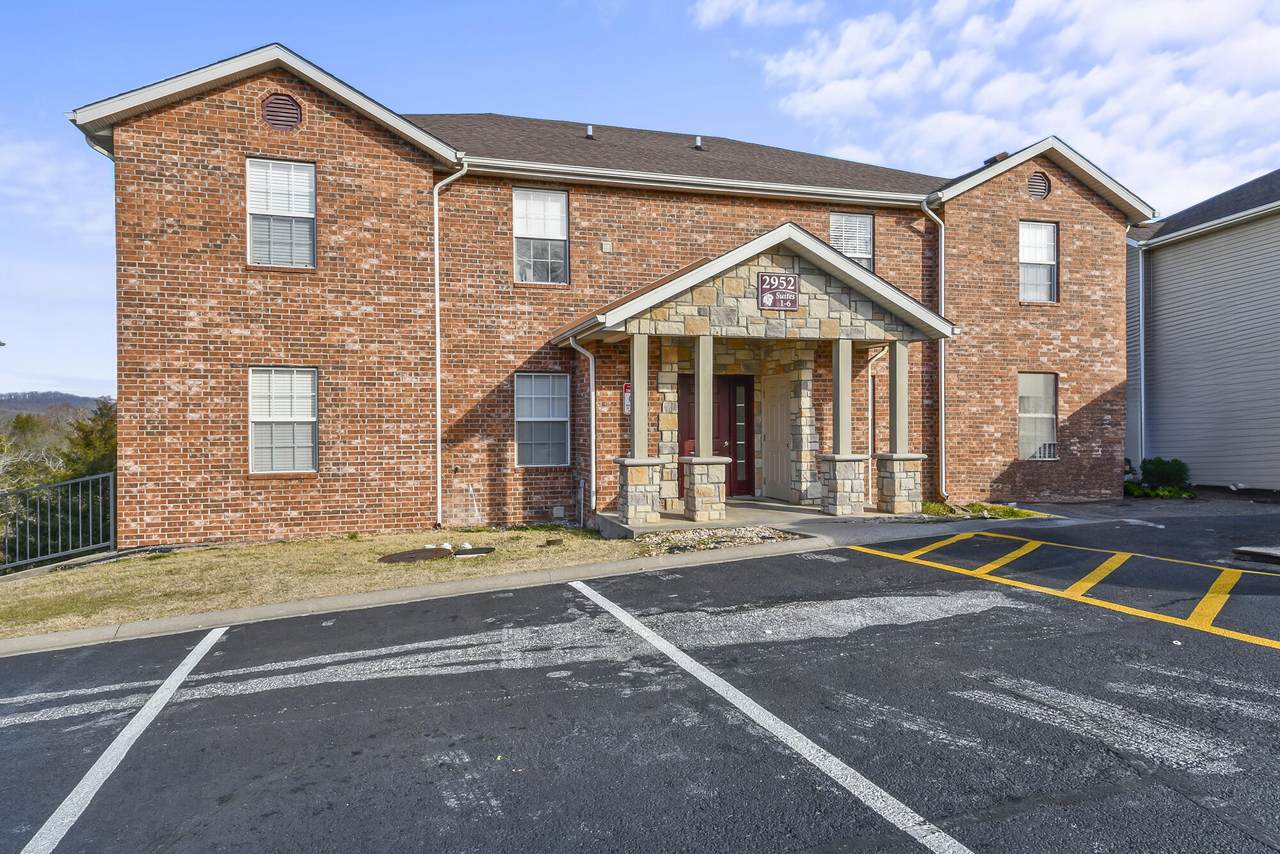 2952 Vineyards Parkway - Photo 1
