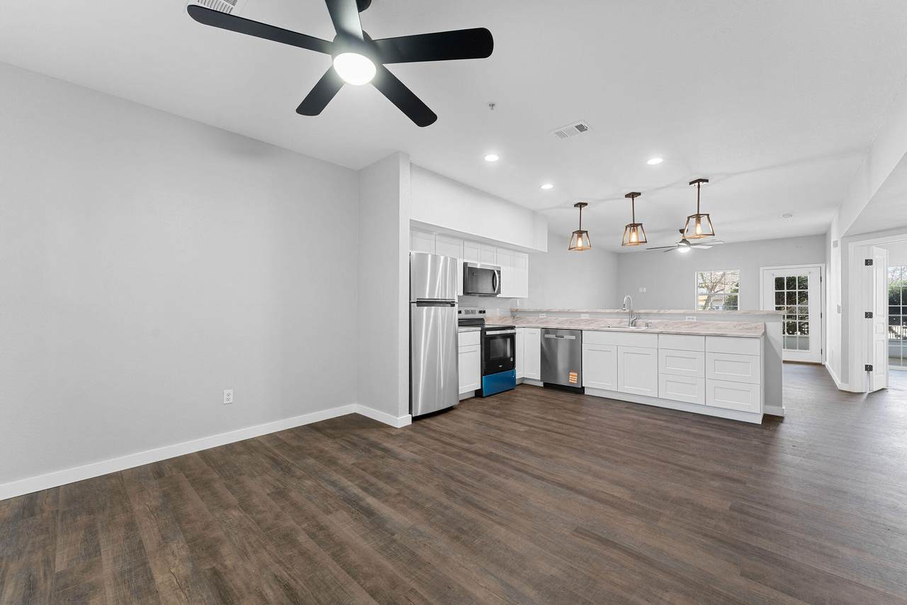 2800 Green Mountain Drive Drive - Photo 1