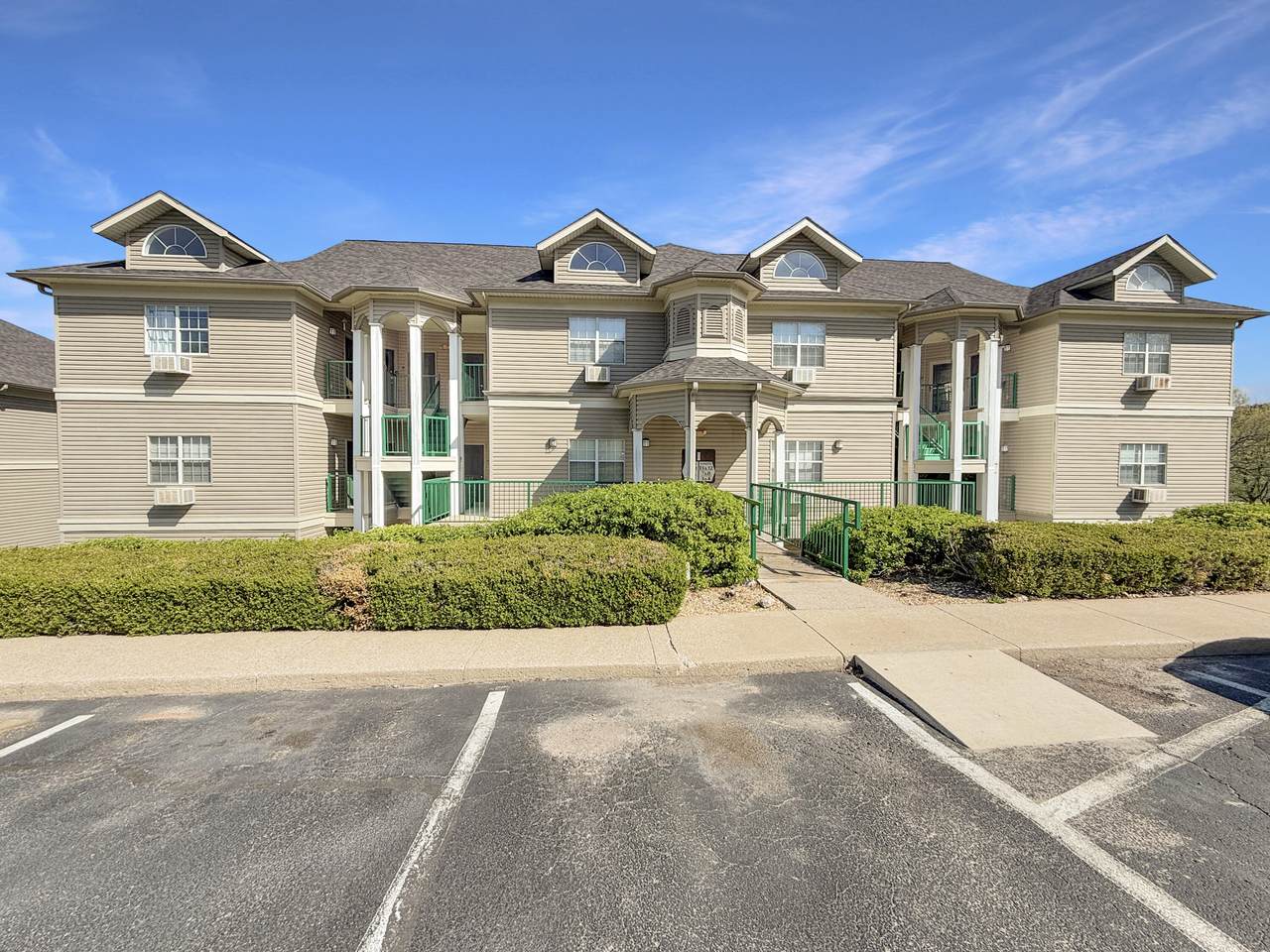 815 Holiday Ridge 1-9 - Photo 1