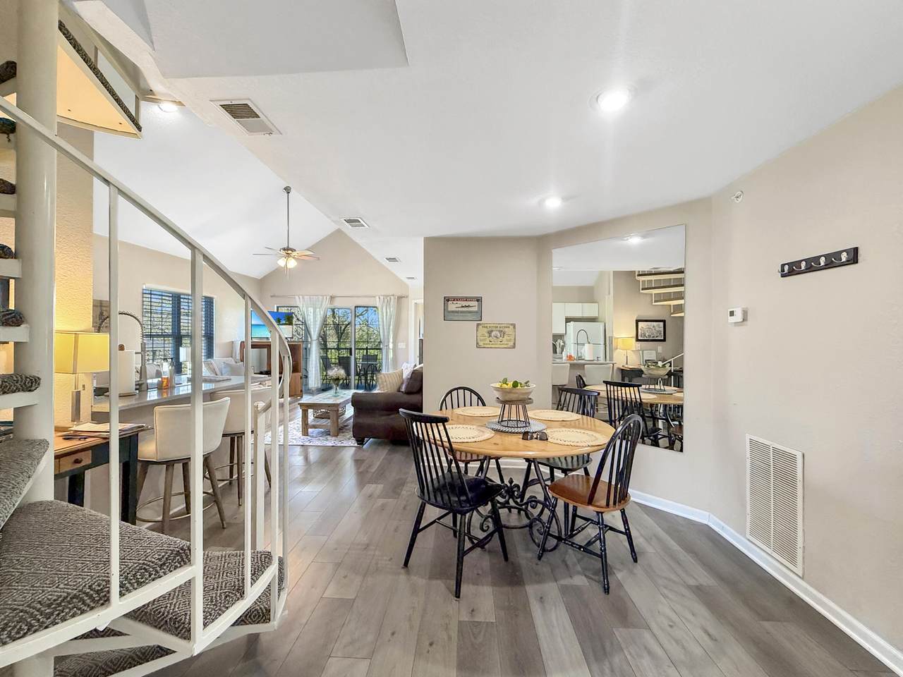 https://bt-photos.global.ssl.fastly.net/springmo/1280_boomver_1_60320315-2.jpg