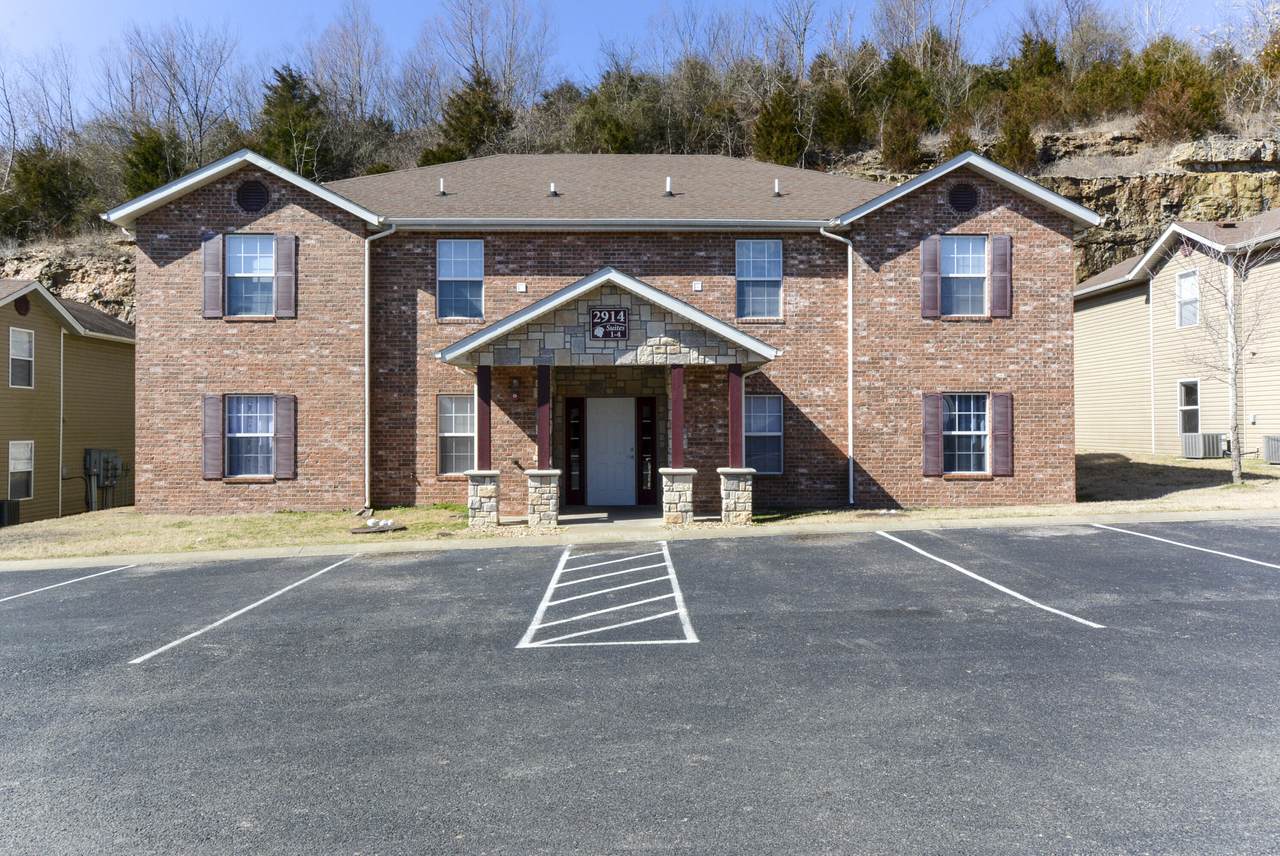 2914 Vineyards Parkway - Photo 1