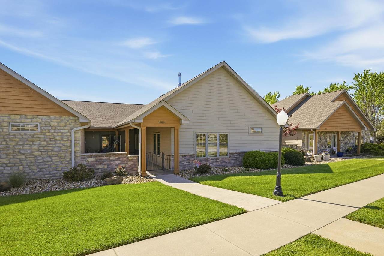 1909 Bluebird Way - Photo 1