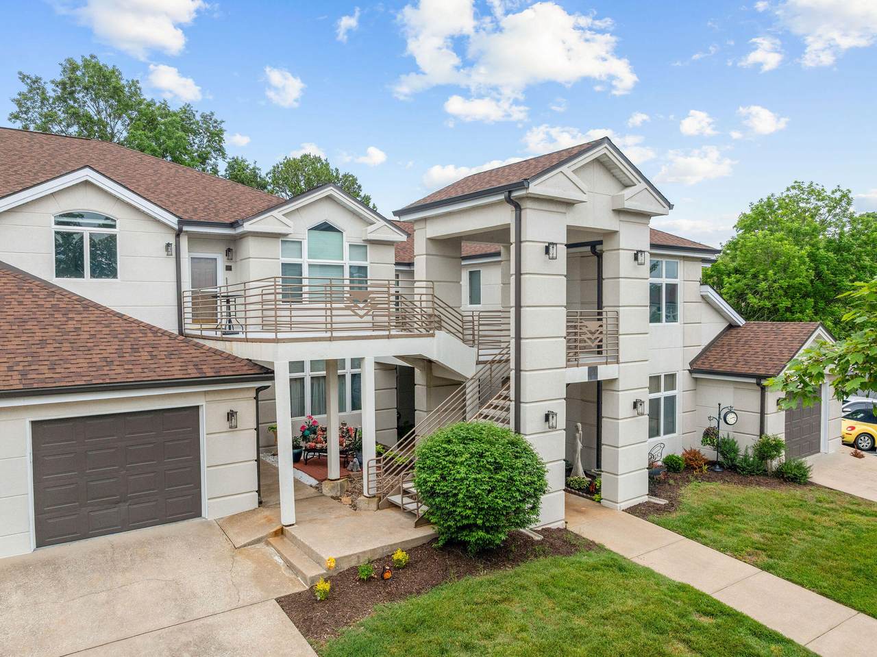 109 Oxford Drive - Photo 1