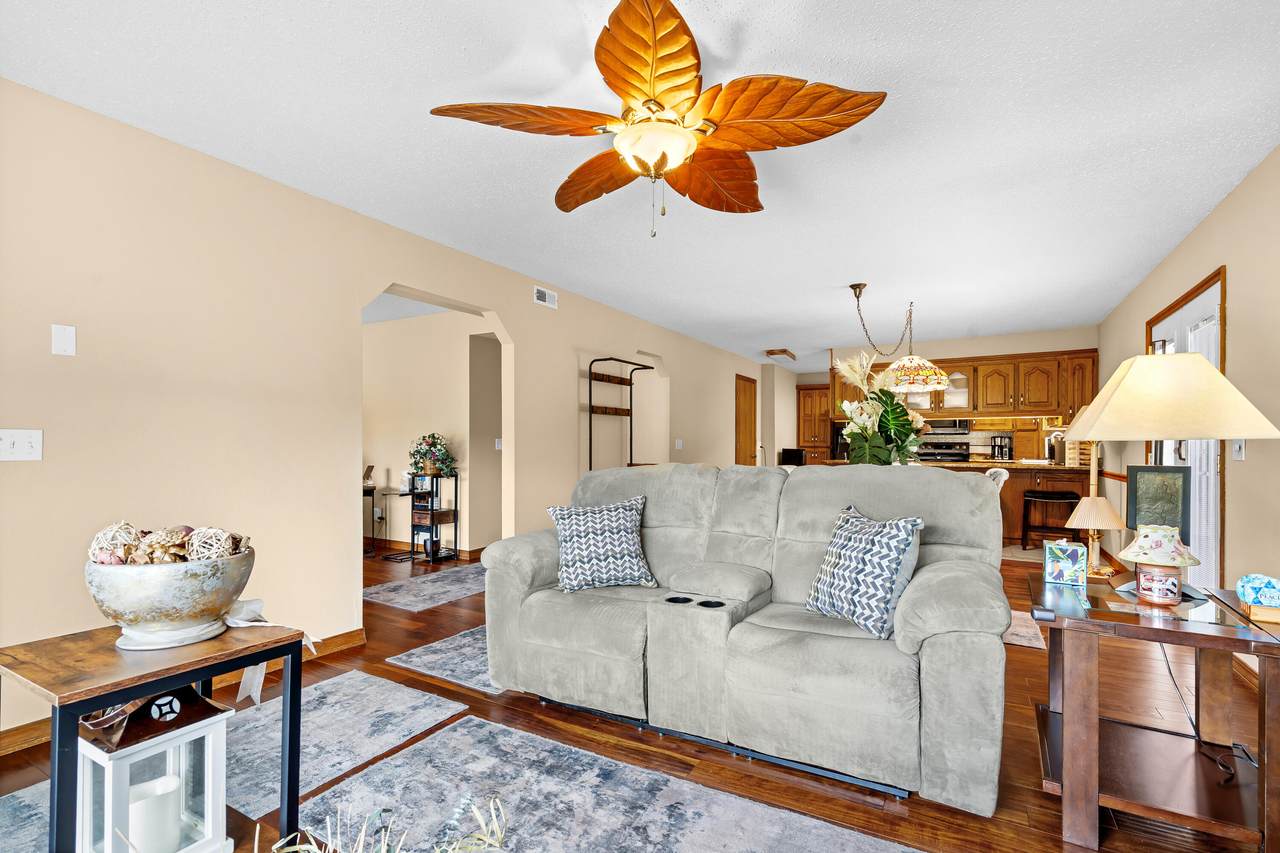 https://bt-photos.global.ssl.fastly.net/springmo/1280_boomver_1_60326926-2.jpg