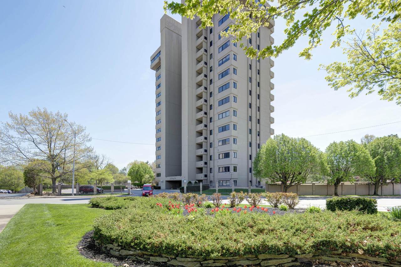 350 John Q Hammons Parkway - Photo 1