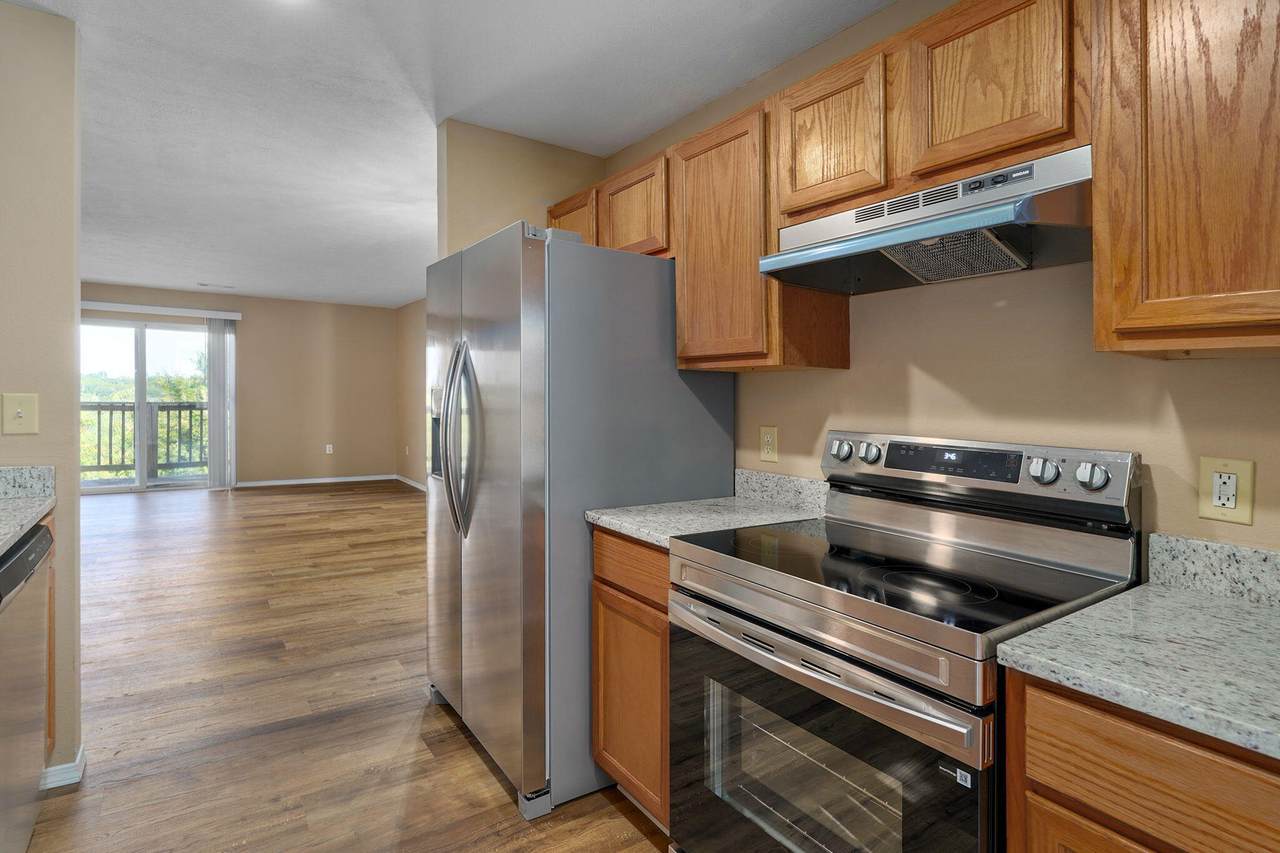 2911 Vineyards Parkway - Photo 1