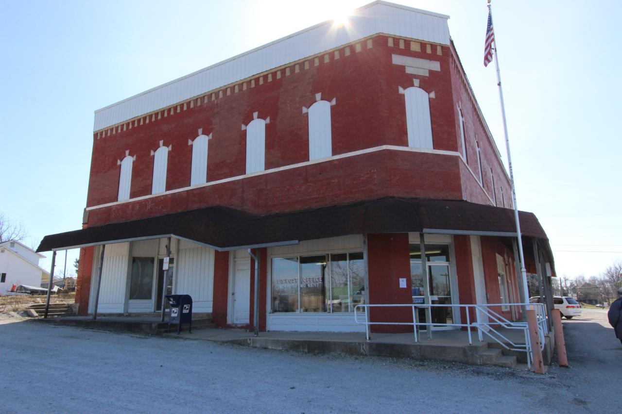 100 Main St - Photo 1