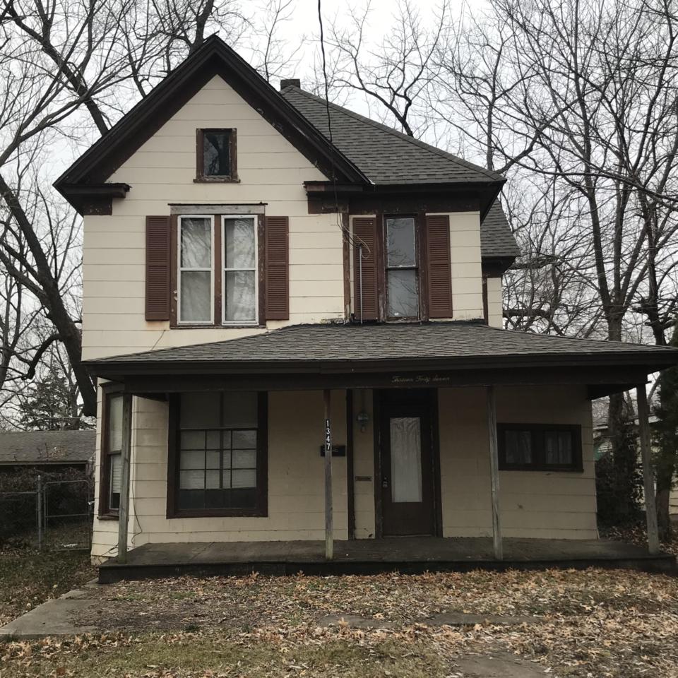 1347 Broadway Avenue - Photo 1