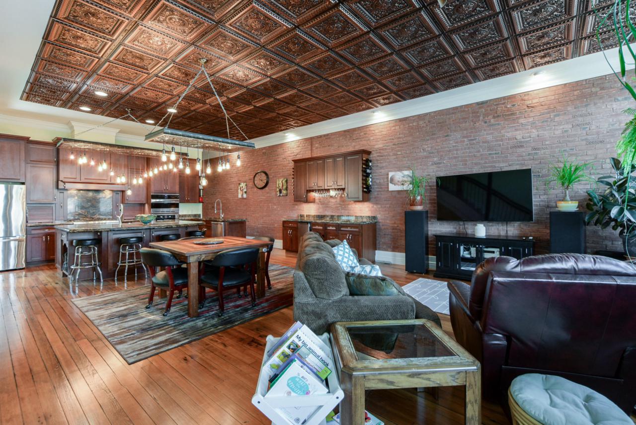 109 Main - Photo 1