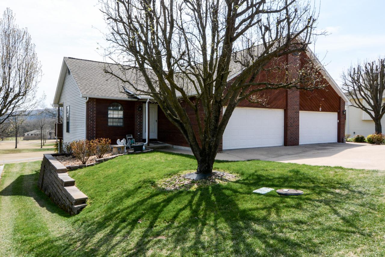 118 Hampshire Drive - Photo 1