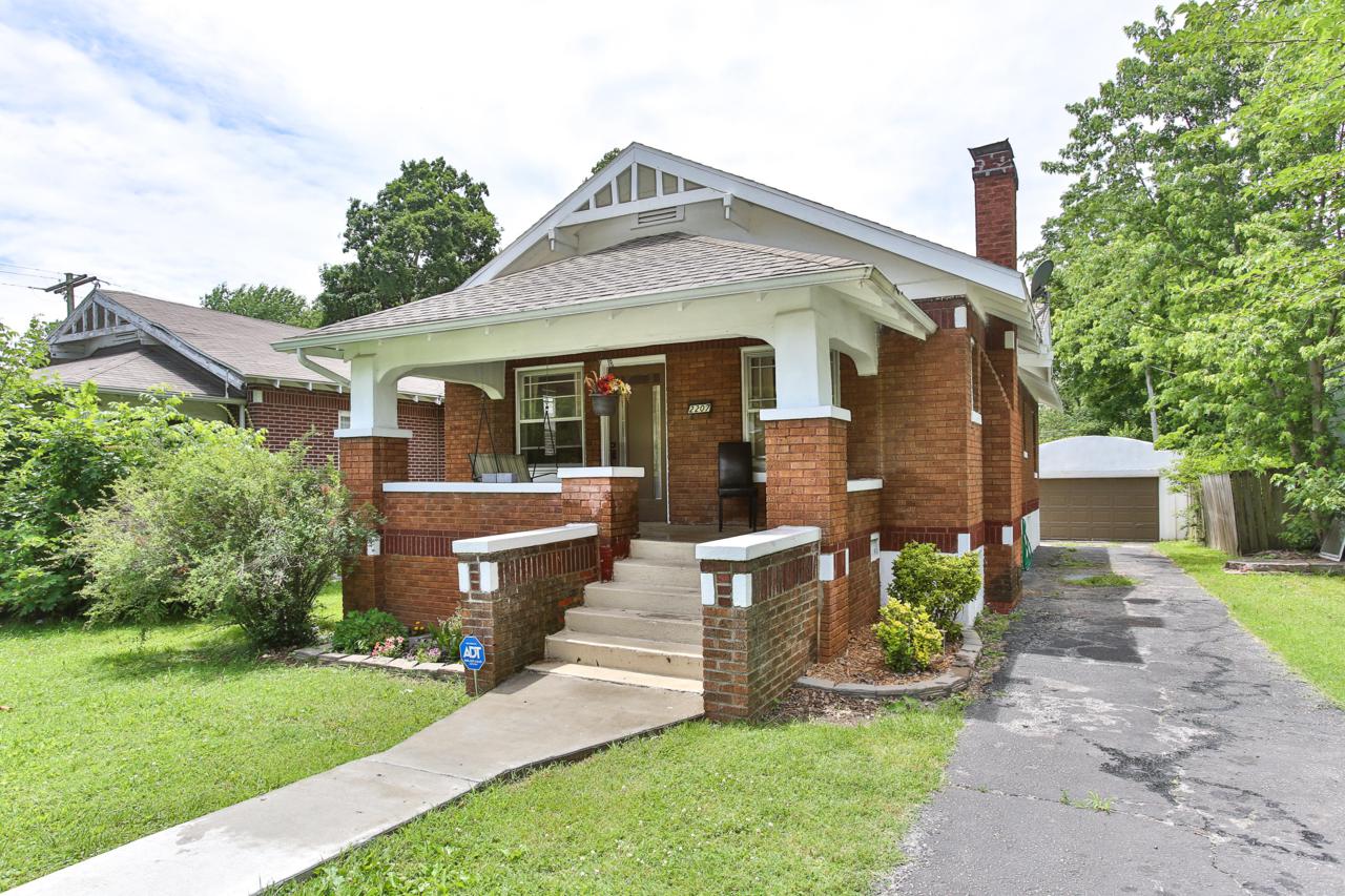 2207 Franklin Avenue - Photo 1