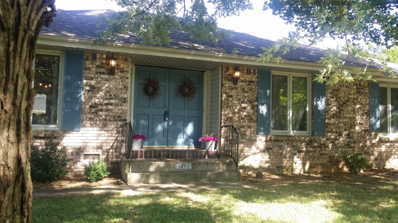 1642 Oak Drive - Photo 1