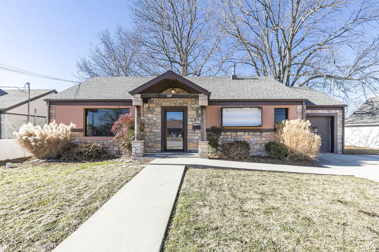 809 Albany Avenue - Photo 1