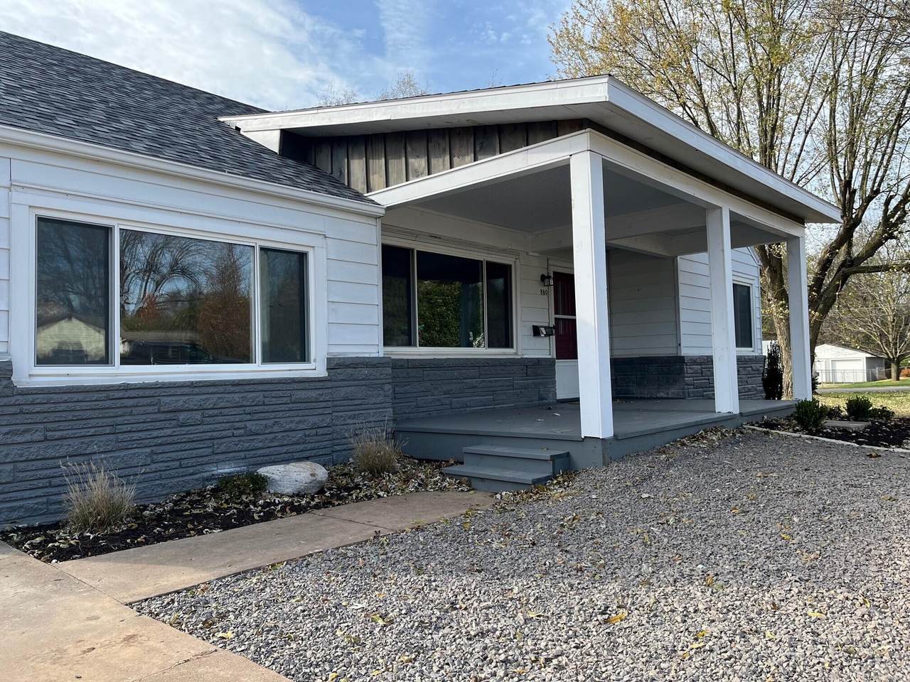 860 Whiteside Street - Photo 1
