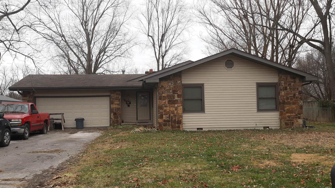 210 Oak Street - Photo 1