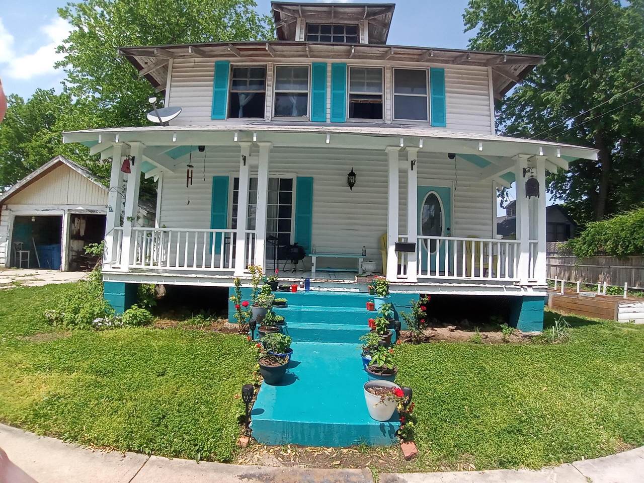 711 4th Street - Photo 1