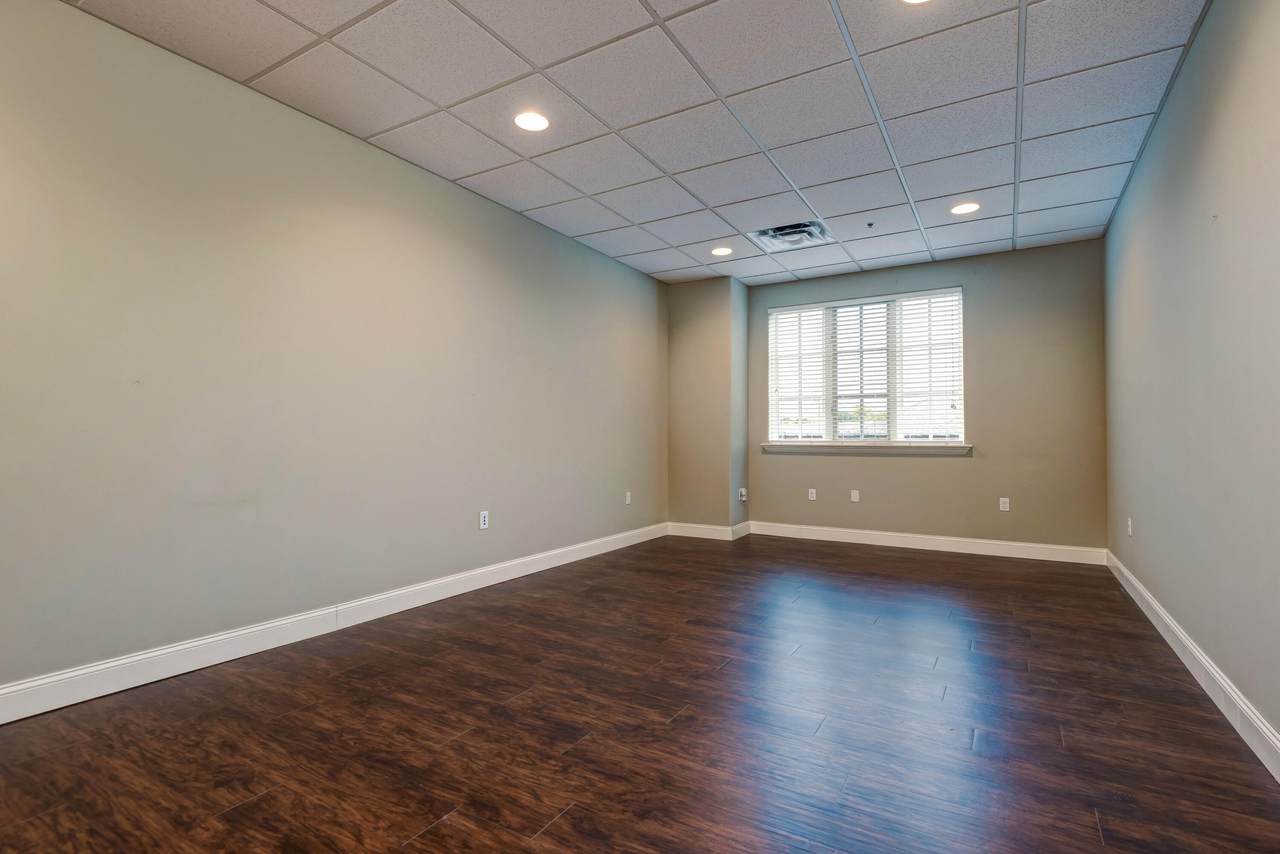 1531 Bradford Parkway - Photo 1