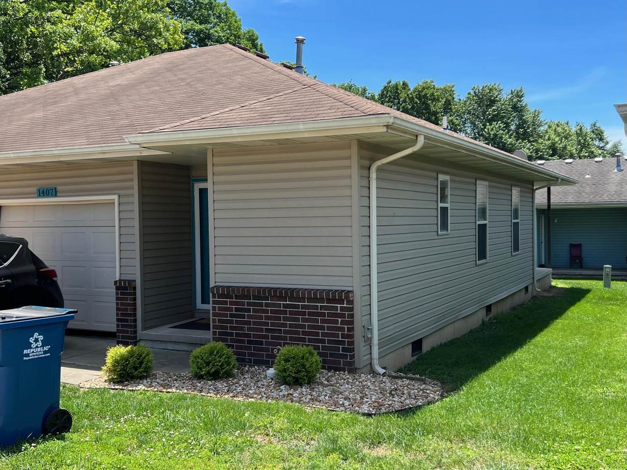 1407 Rainey Street - Photo 1