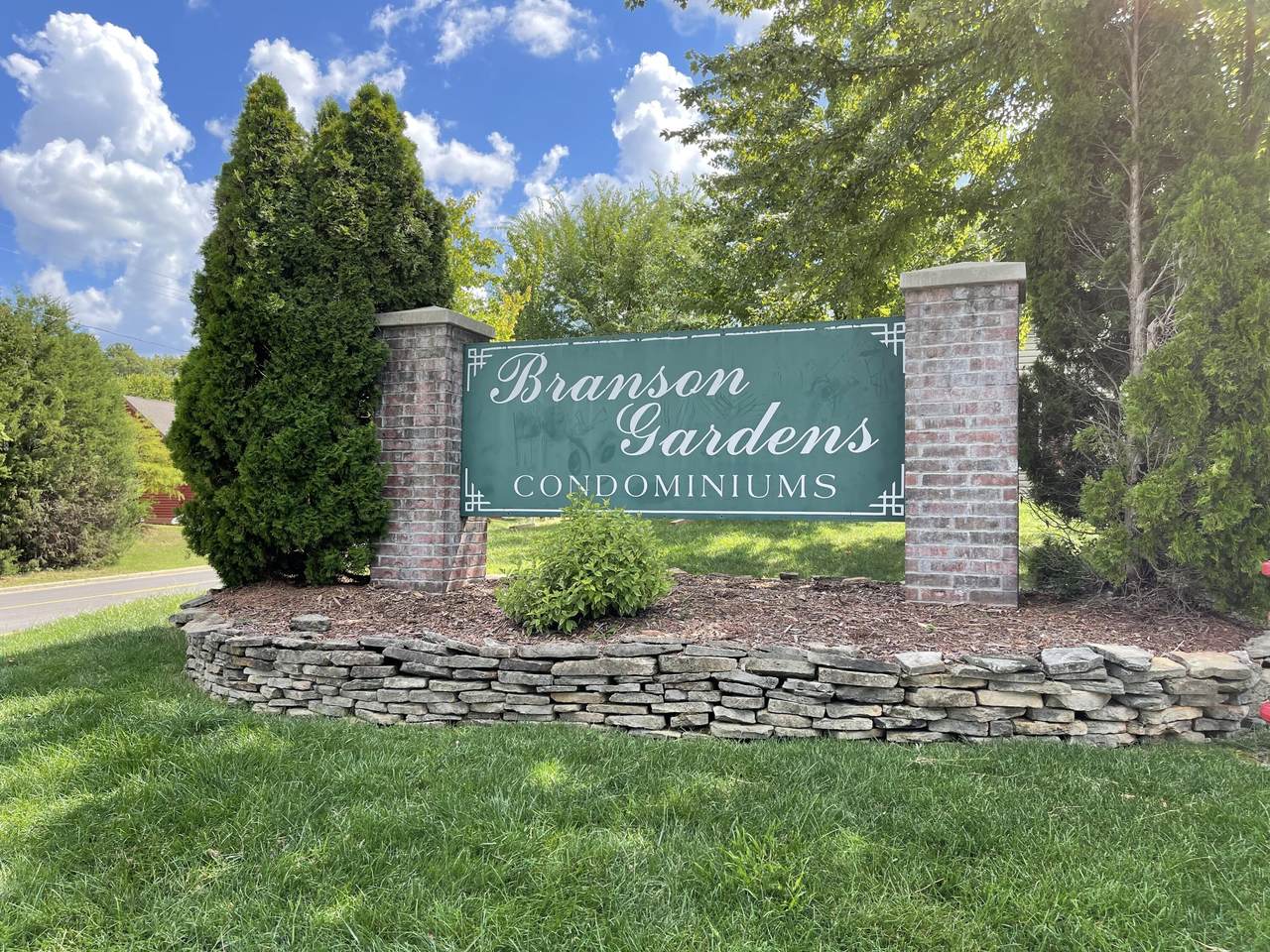 103 Garden Circle - Photo 1