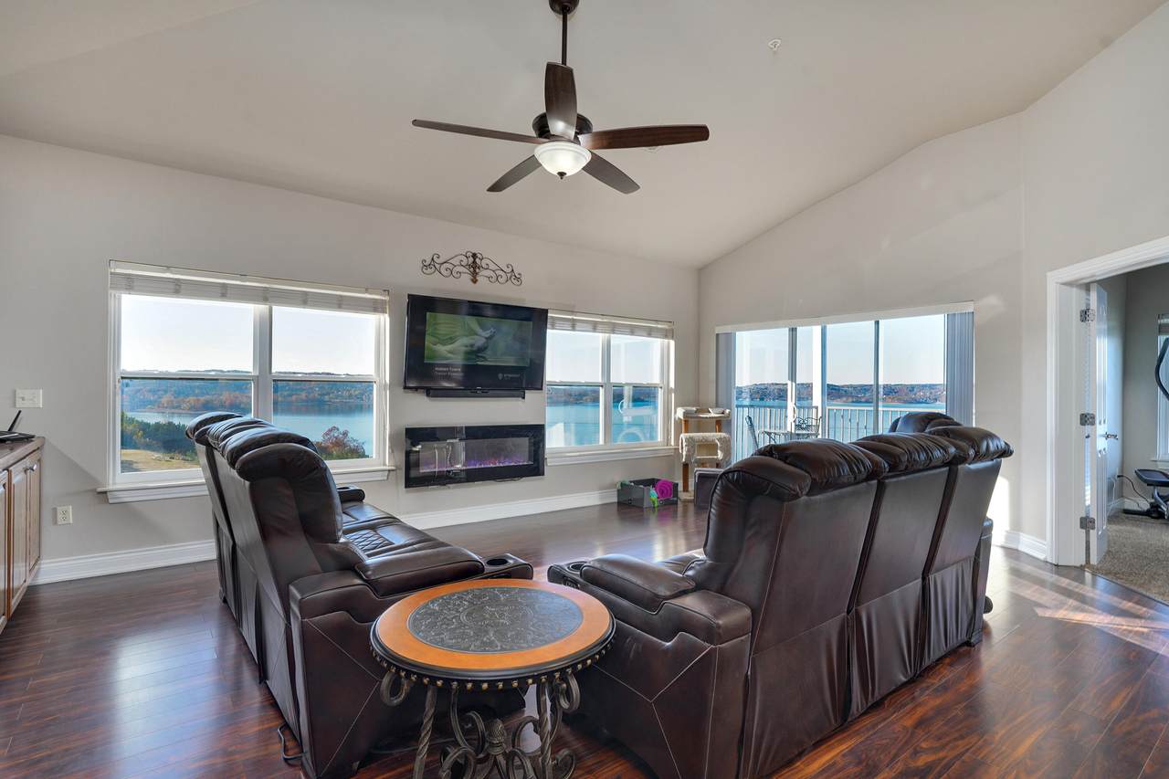 730 Emerald Pointe Drive - Photo 1