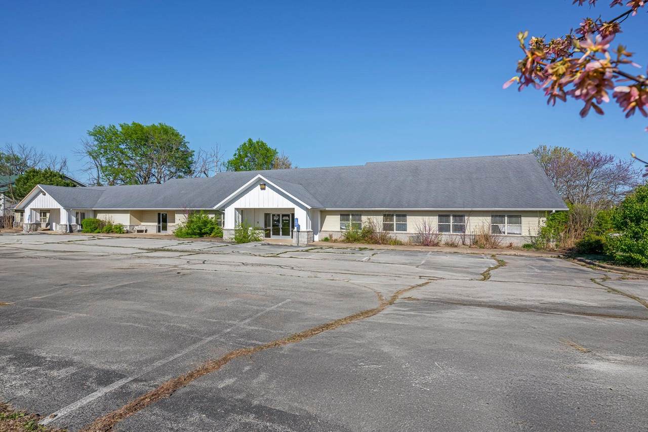 220 Cedar Avenue - Photo 1