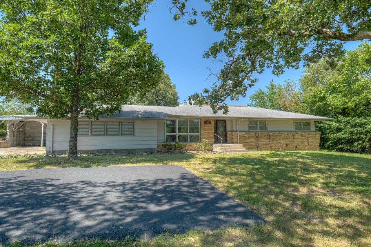 2605 32nd Street - Photo 1