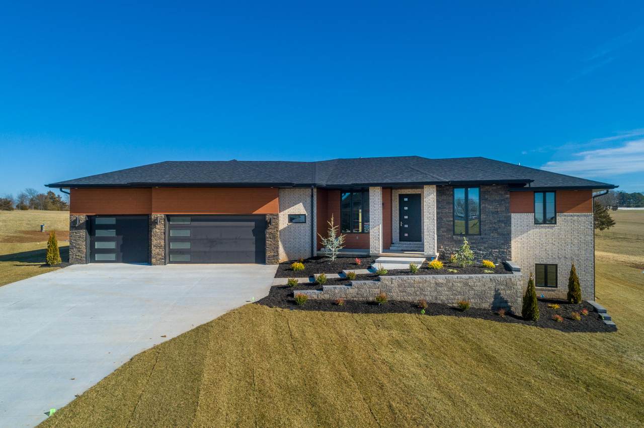 828 Ridge Park - Photo 1