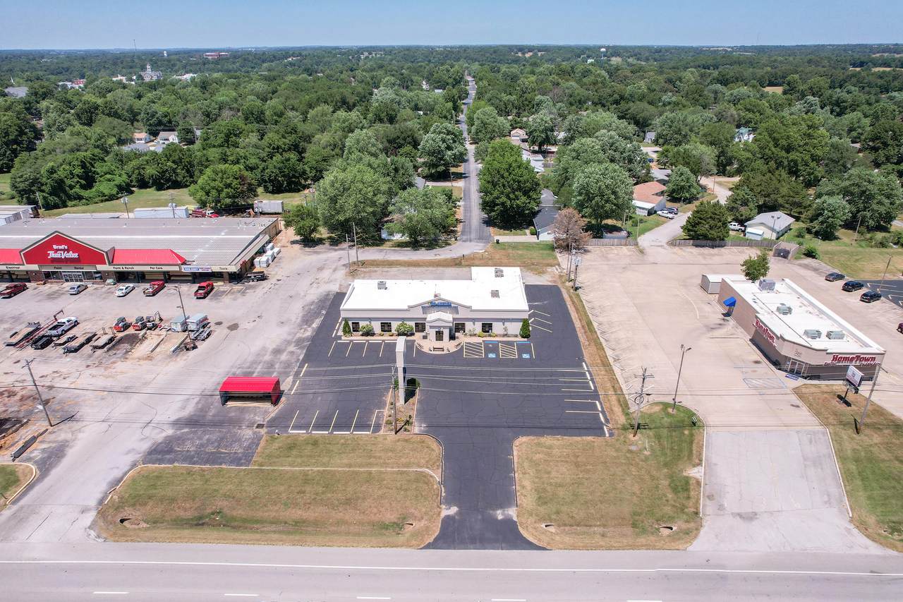 560 Mt Vernon Boulevard - Photo 1