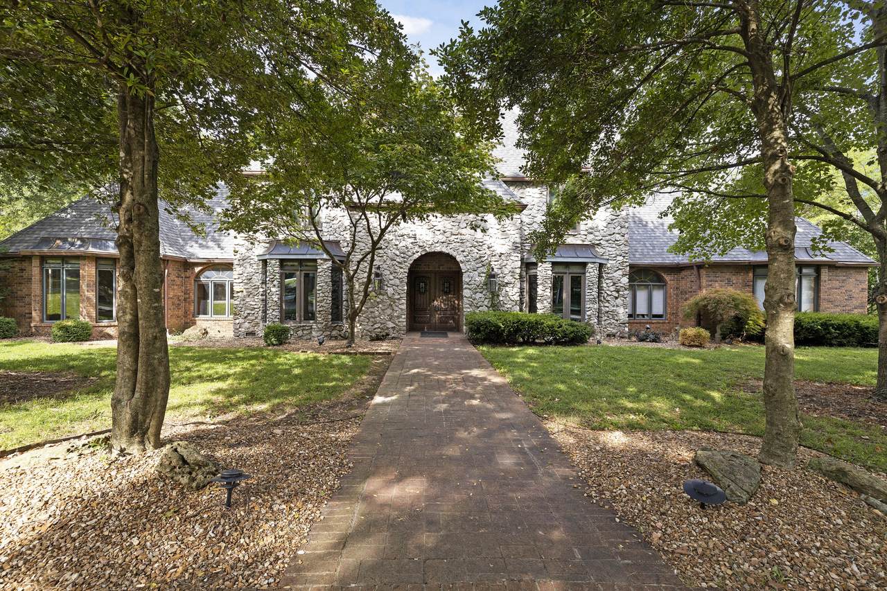 915 Oakland Avenue - Photo 1