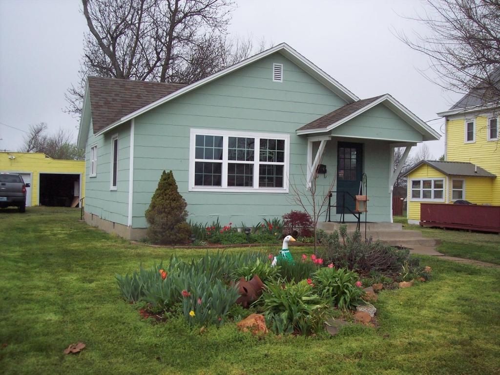 417 Park Avenue - Photo 1